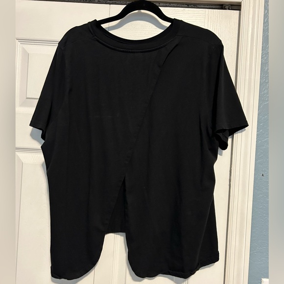 Black short sleeve split back top. - Picture 2 of 4